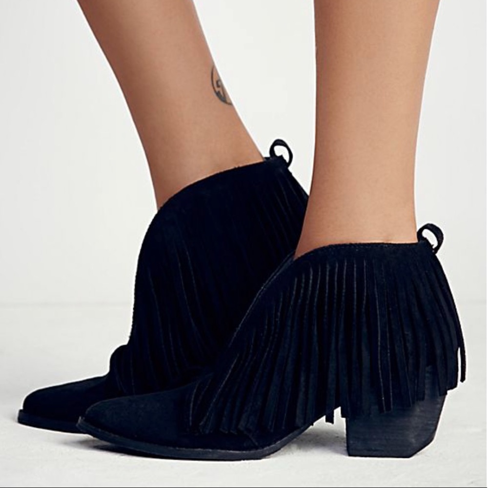 Nib Black Distressed Fringe Top Split Boho Bootie - image 5